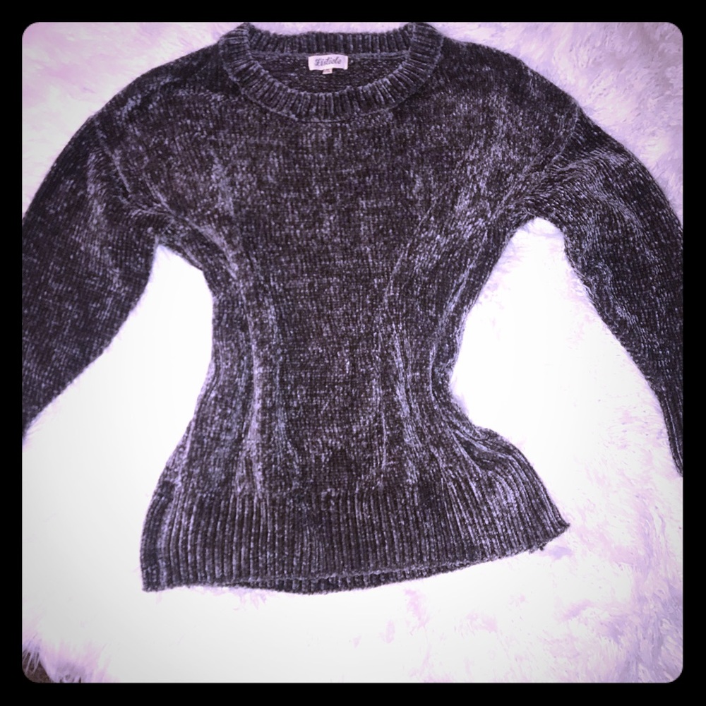 •• Sweater ••